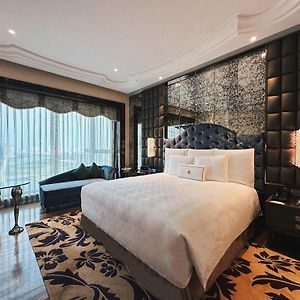 Deluxe King Room High Floor