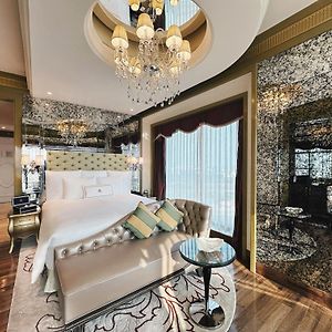 Grand Deluxe King Room High Floor